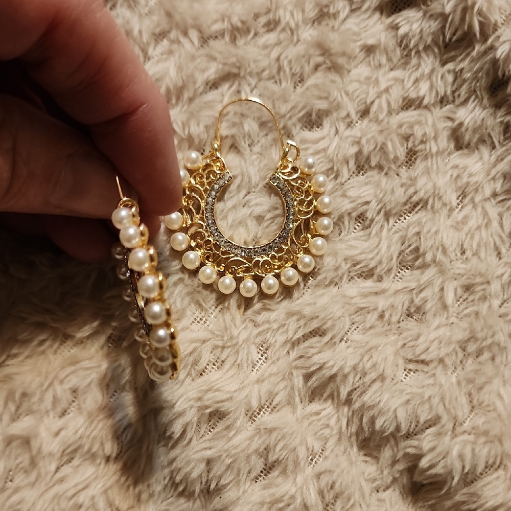 Elegant Gold and Silver Pearl Hoop Earrings - Picture 5 of 5